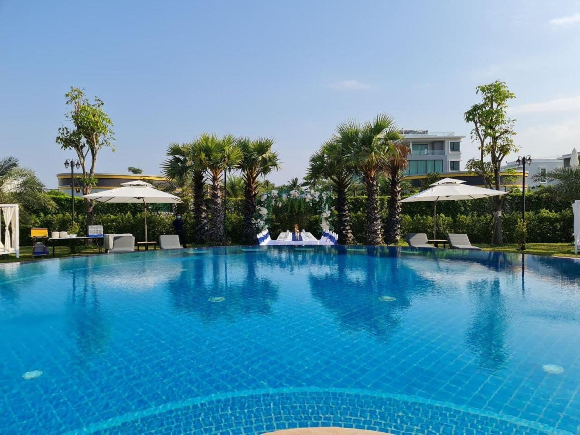 Castle Bayview Resort & Spa Kâmpôt Zewnętrze zdjęcie