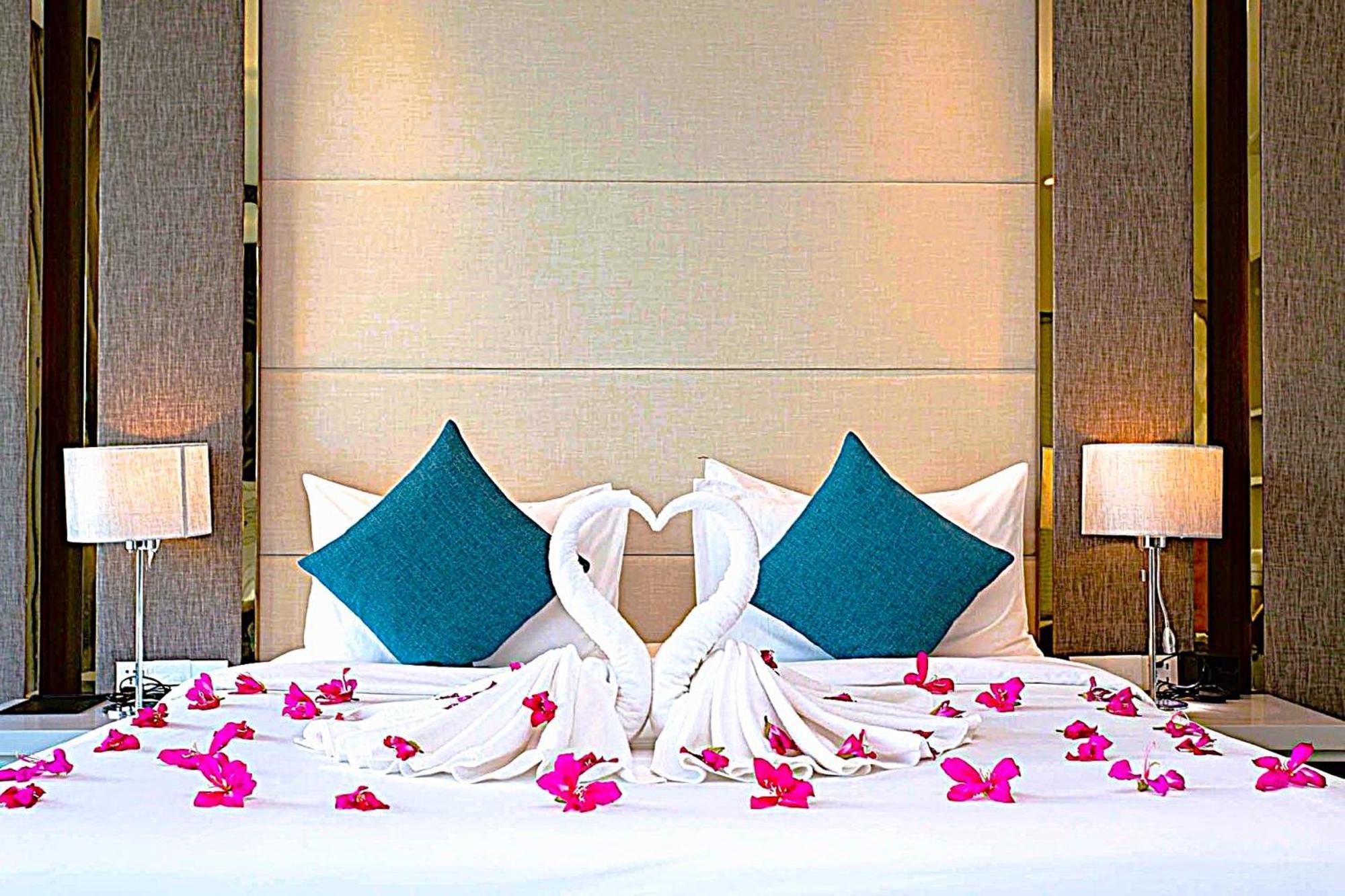 Castle Bayview Resort & Spa Kâmpôt Zewnętrze zdjęcie