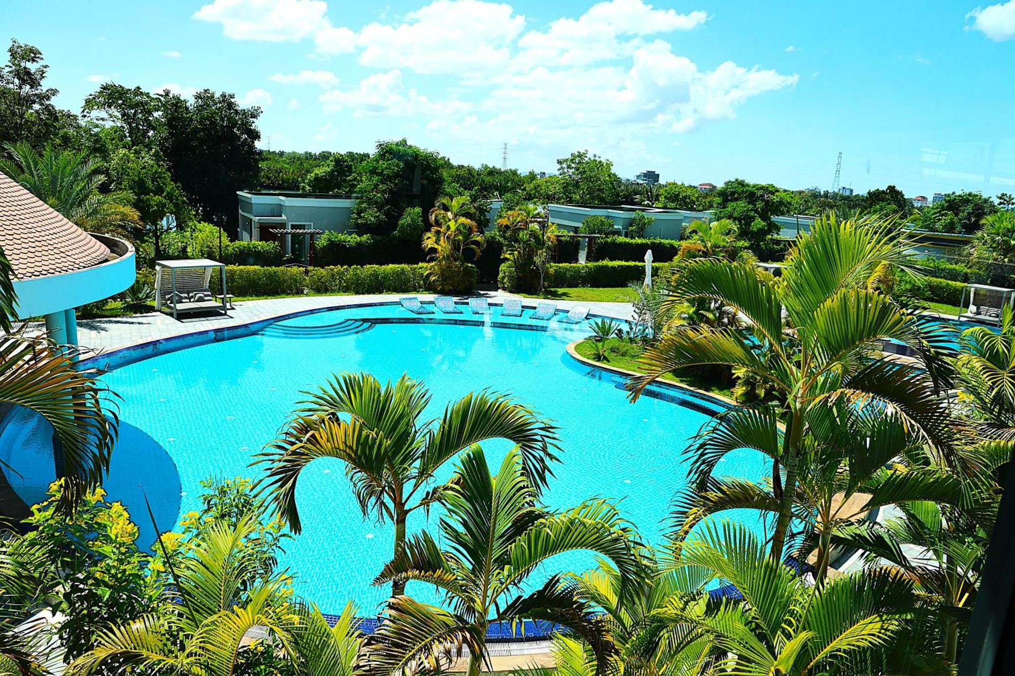 Castle Bayview Resort & Spa Kâmpôt Zewnętrze zdjęcie